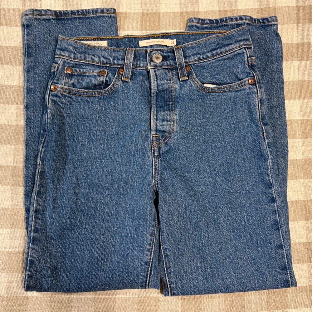 NWOT Levi's Medium Wash Wedgie Icon Fit Straight Leg Jeans - Picture 2 of 14